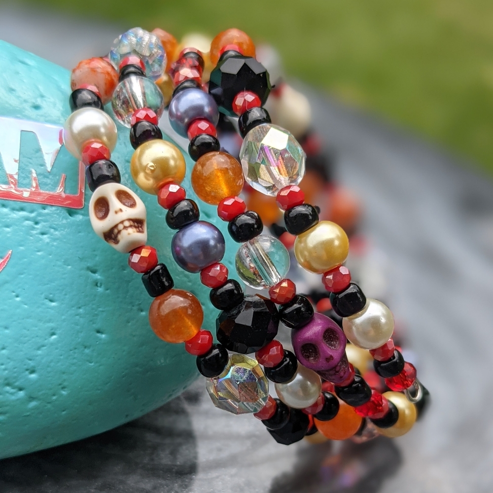 Hand Crafted Bracelet Howlite Skulls Halloween Art